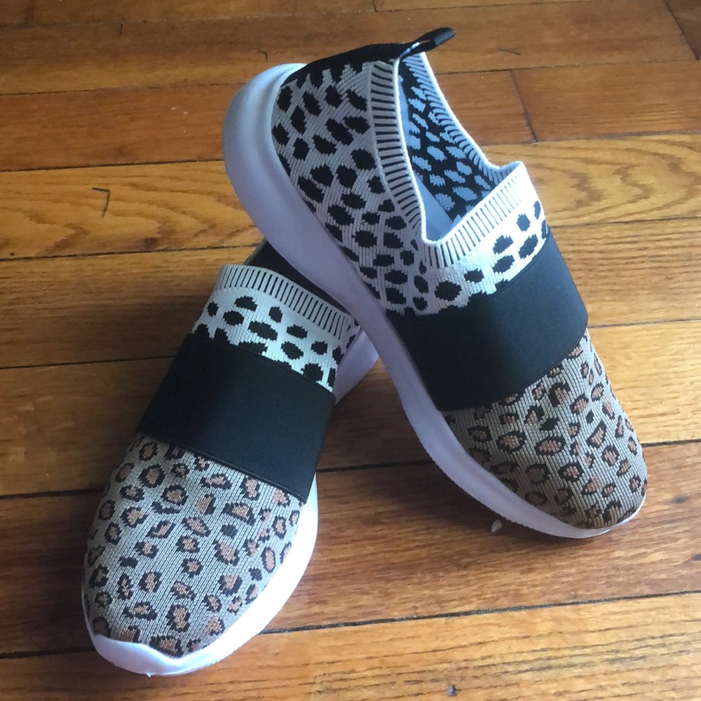 NEW!  Size 8. SUPER Summer Slipon